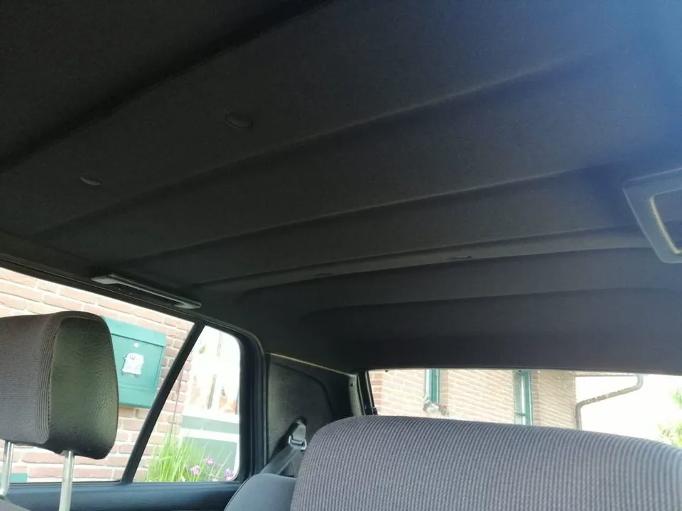 Neu eingebauter Dachhimmel in Anthrazit in einem Golf 2